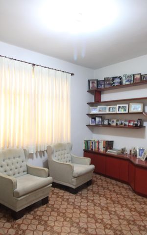 Casa à venda com 650m², 3 quartos e 4 vagasEscritório