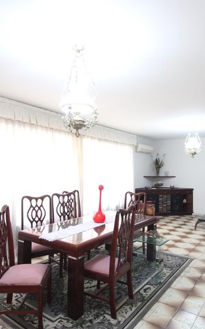 Casa à venda com 650m², 3 quartos e 4 vagasSala