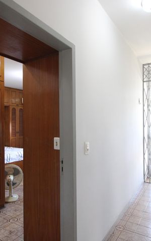 Casa à venda com 650m², 3 quartos e 4 vagasSuíte - Corredor para varanda 