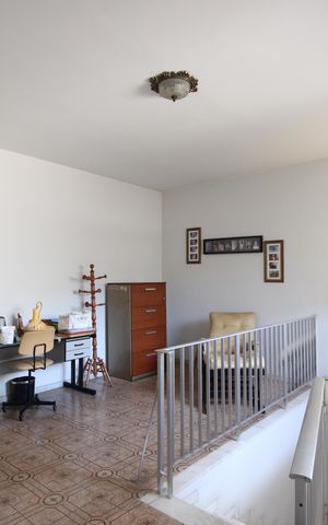 Casa à venda com 650m², 3 quartos e 4 vagasHall do segundo andar 