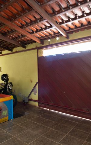 Casa à venda com 195m², 2 quartos e 2 vagas Casa à venda com 195m², 2 quartos e 2 vagasGaragem
