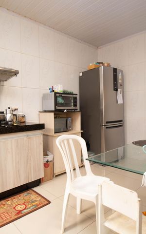 Casa à venda com 195m², 2 quartos e 2 vagas Casa à venda com 195m², 2 quartos e 2 vagasCozinha e Área de Serviço