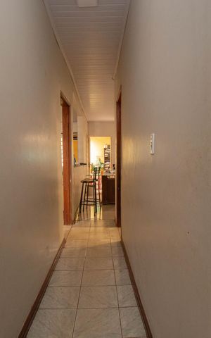 Casa à venda com 195m², 2 quartos e 2 vagas Casa à venda com 195m², 2 quartos e 2 vagasCorredor