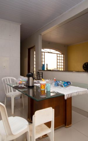 Casa à venda com 195m², 2 quartos e 2 vagas Casa à venda com 195m², 2 quartos e 2 vagasCozinha e Área de Serviço