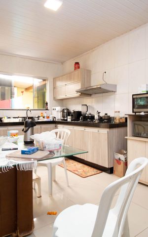 Casa à venda com 195m², 2 quartos e 2 vagas Casa à venda com 195m², 2 quartos e 2 vagasCozinha e Área de Serviço