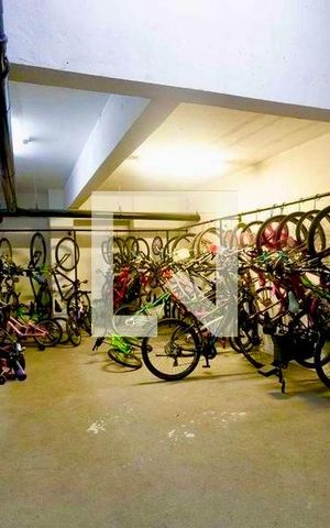 Apartamento à venda com 80m², 3 quartos e 4 vagas Apartamento à venda com 80m², 3 quartos e 4 vagasBicicletário