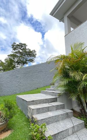 Casa de condomínio para alugar com 600m², 3 quartos e 4 vagas Casa de condomínio para alugar com 600m², 3 quartos e 4 vagasEntrada