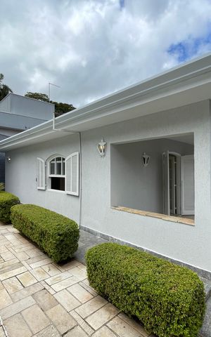 Casa de condomínio para alugar com 600m², 3 quartos e 4 vagas Casa de condomínio para alugar com 600m², 3 quartos e 4 vagasFachada