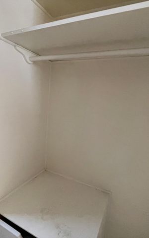Casa de condomínio para alugar com 600m², 3 quartos e 4 vagas Casa de condomínio para alugar com 600m², 3 quartos e 4 vagasCloset