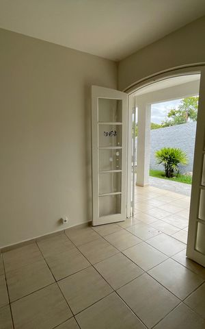 Casa de condomínio para alugar com 600m², 3 quartos e 4 vagas Casa de condomínio para alugar com 600m², 3 quartos e 4 vagasQuarto 2