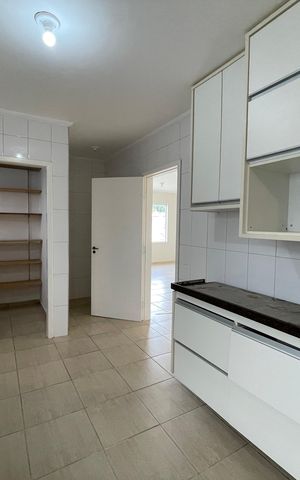 Casa de condomínio para alugar com 600m², 3 quartos e 4 vagas Casa de condomínio para alugar com 600m², 3 quartos e 4 vagasCozinha