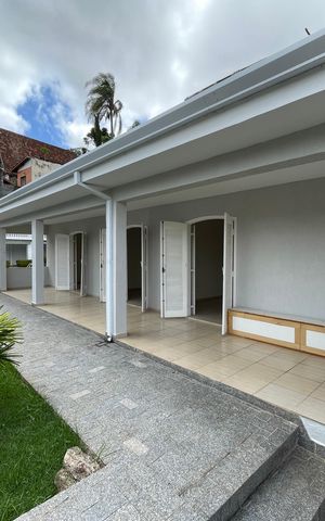 Casa de condomínio para alugar com 600m², 3 quartos e 4 vagas Casa de condomínio para alugar com 600m², 3 quartos e 4 vagasQuintal