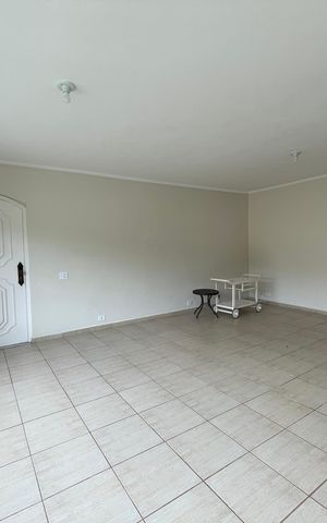 Casa de condomínio para alugar com 600m², 3 quartos e 4 vagas Casa de condomínio para alugar com 600m², 3 quartos e 4 vagasSala