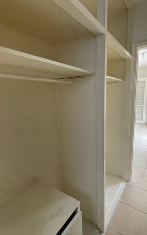 Casa de condomínio para alugar com 600m², 3 quartos e 4 vagas Casa de condomínio para alugar com 600m², 3 quartos e 4 vagasCloset