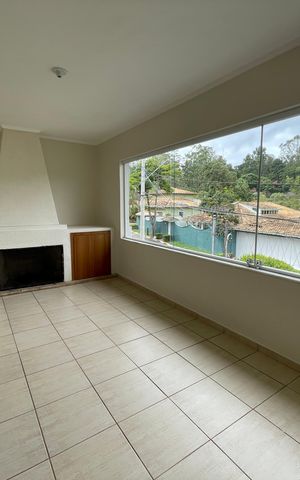 Casa de condomínio para alugar com 600m², 3 quartos e 4 vagas Casa de condomínio para alugar com 600m², 3 quartos e 4 vagasSala