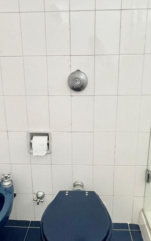 Apartamento à venda com 240m², 3 quartos e 2 vagas Apartamento à venda com 240m², 3 quartos e 2 vagasBANHEIRO SOCIAL
