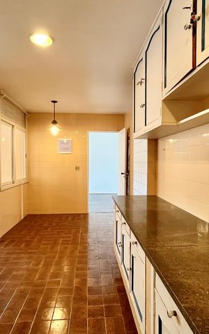 Apartamento à venda com 240m², 3 quartos e 2 vagas Apartamento à venda com 240m², 3 quartos e 2 vagasCOZINHA