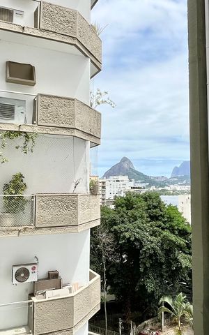 Apartamento à venda com 240m², 3 quartos e 2 vagas Apartamento à venda com 240m², 3 quartos e 2 vagasVISTA ÁREA DE SERVIÇO