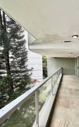 Apartamento à venda com 240m², 3 quartos e 2 vagas Apartamento à venda com 240m², 3 quartos e 2 vagasVARANDA