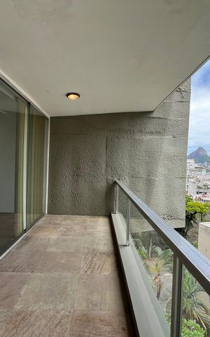 Apartamento à venda com 240m², 3 quartos e 2 vagas Apartamento à venda com 240m², 3 quartos e 2 vagas VARANDA