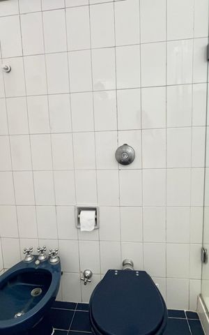 Apartamento à venda com 240m², 3 quartos e 2 vagas Apartamento à venda com 240m², 3 quartos e 2 vagasBANHEIRO SOCIAL