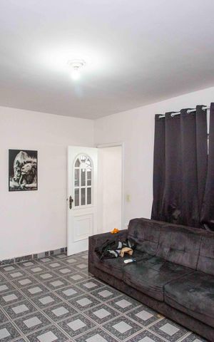 Casa à venda com 80m², 3 quartos e 2 vagasSala