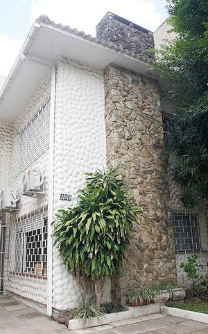 Casa à venda com 208m², 3 quartos e 4 vagasFachada