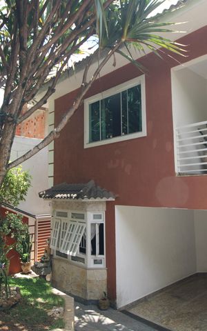 Casa à venda com 240m², 4 quartos e 3 vagasFachada