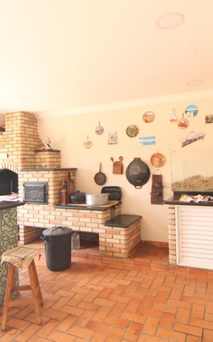 Casa à venda com 240m², 4 quartos e 3 vagasChurrasqueira