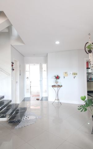Casa à venda com 240m², 4 quartos e 3 vagasSala