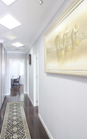 Casa à venda com 240m², 4 quartos e 3 vagasCorredor