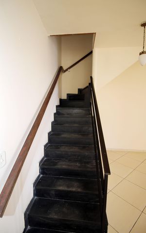 Casa à venda com 386m², 4 quartos e 2 vagasSala - Escada