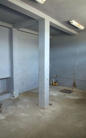 Casa à venda com 386m², 4 quartos e 2 vagasGaragem