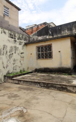 Casa à venda com 386m², 4 quartos e 2 vagasQuintal