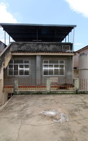 Casa à venda com 386m², 4 quartos e 2 vagasQuintal