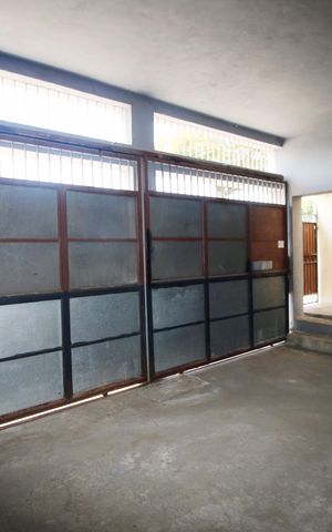 Casa à venda com 386m², 4 quartos e 2 vagasGaragem