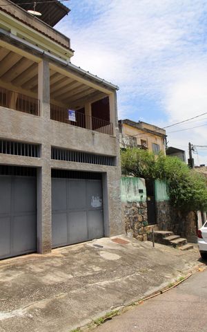 Casa à venda com 386m², 4 quartos e 2 vagasFachada da casa