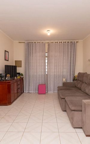 Casa à venda com 145m², 3 quartos e 2 vagasSala