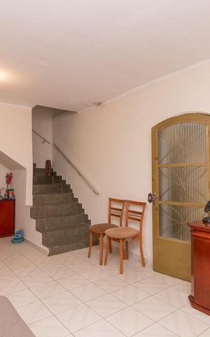 Casa à venda com 145m², 3 quartos e 2 vagasSala
