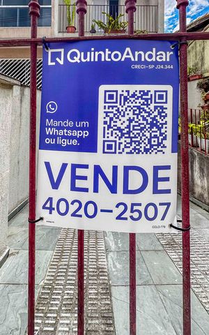 Casa à venda com 176m², 4 quartos e 2 vagas Casa à venda com 176m², 4 quartos e 2 vagasPLaca Instalada na Fachada