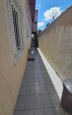 Casa à venda com 150m², 4 quartos e 2 vagas Casa à venda com 150m², 4 quartos e 2 vagasÁrea externa