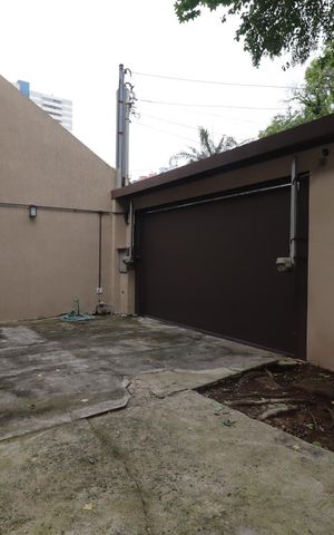 Casa à venda com 235m², 3 quartos e 7 vagasQuintal da frente
