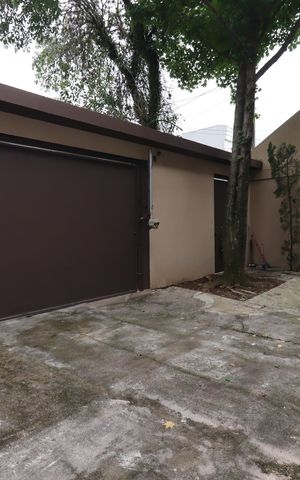 Casa à venda com 235m², 3 quartos e 7 vagasQuintal da frente