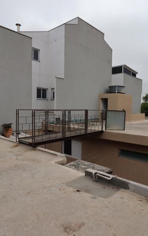 Casa à venda com 235m², 3 quartos e 7 vagasTerraço
