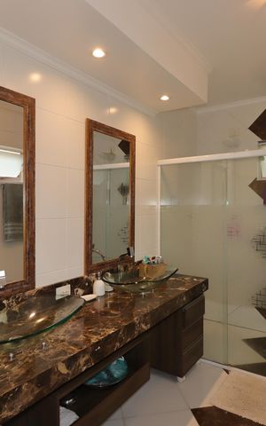 Casa à venda com 235m², 3 quartos e 7 vagasBanheiro da Suíte
