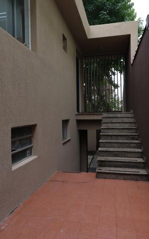 Casa à venda com 235m², 3 quartos e 7 vagasCorredor externo