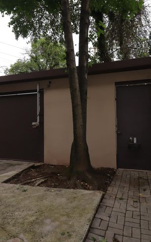 Casa à venda com 235m², 3 quartos e 7 vagasQuintal da frente