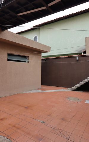 Casa à venda com 235m², 3 quartos e 7 vagasQuintal dos fundos