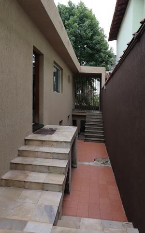 Casa à venda com 235m², 3 quartos e 7 vagasCorredor externo