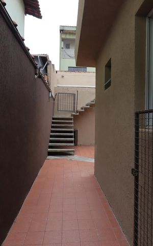 Casa à venda com 235m², 3 quartos e 7 vagasCorredor externo